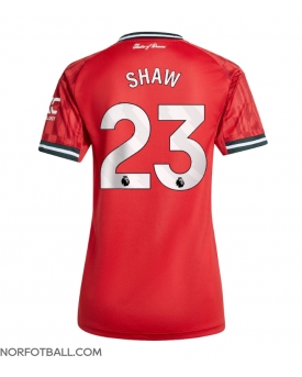 Billige Fotballdrakt Manchester United Luke Shaw #23 Replika Hjemmedrakt Dame 2025-26 Kortermet Billige Fotballdrakt Manchester United Luke Shaw #23 Replika Hjemmedrakt Dame 2025-26 Kortermet